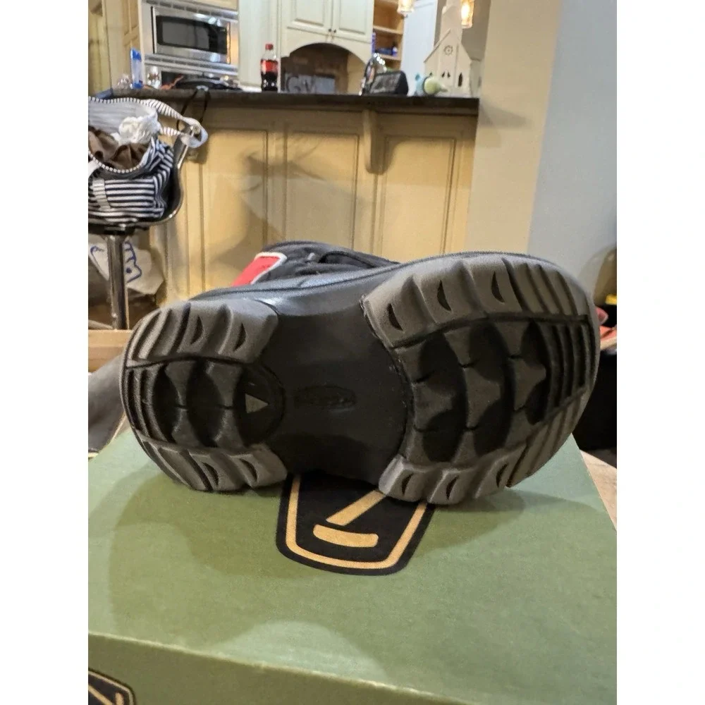 KEEN Lumi II Boot Waterproof Size 24 US 8 Black Red Carpet Insulated‎
